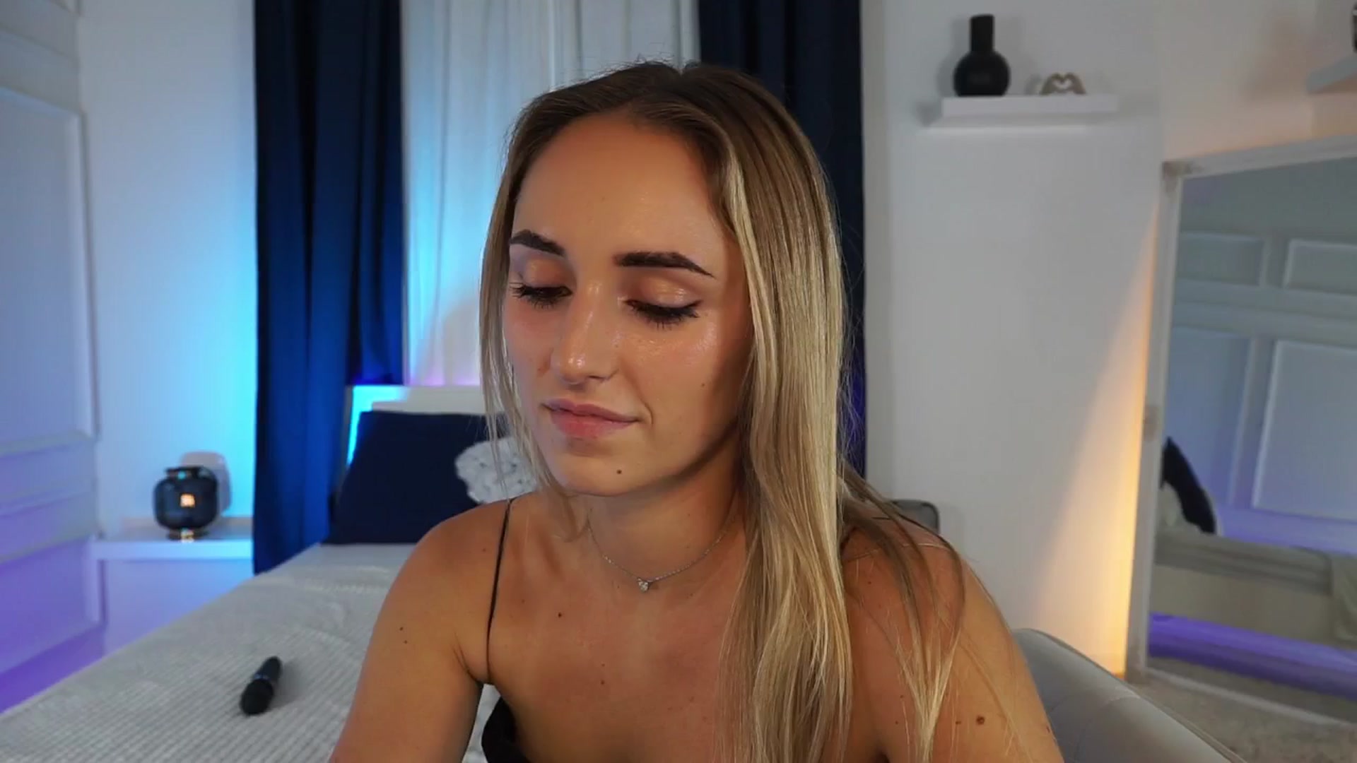 Gallery image thumbnail from LenaaStar's myfreecams stream on, 11/21/2025, 18:27 image 16 of 20
