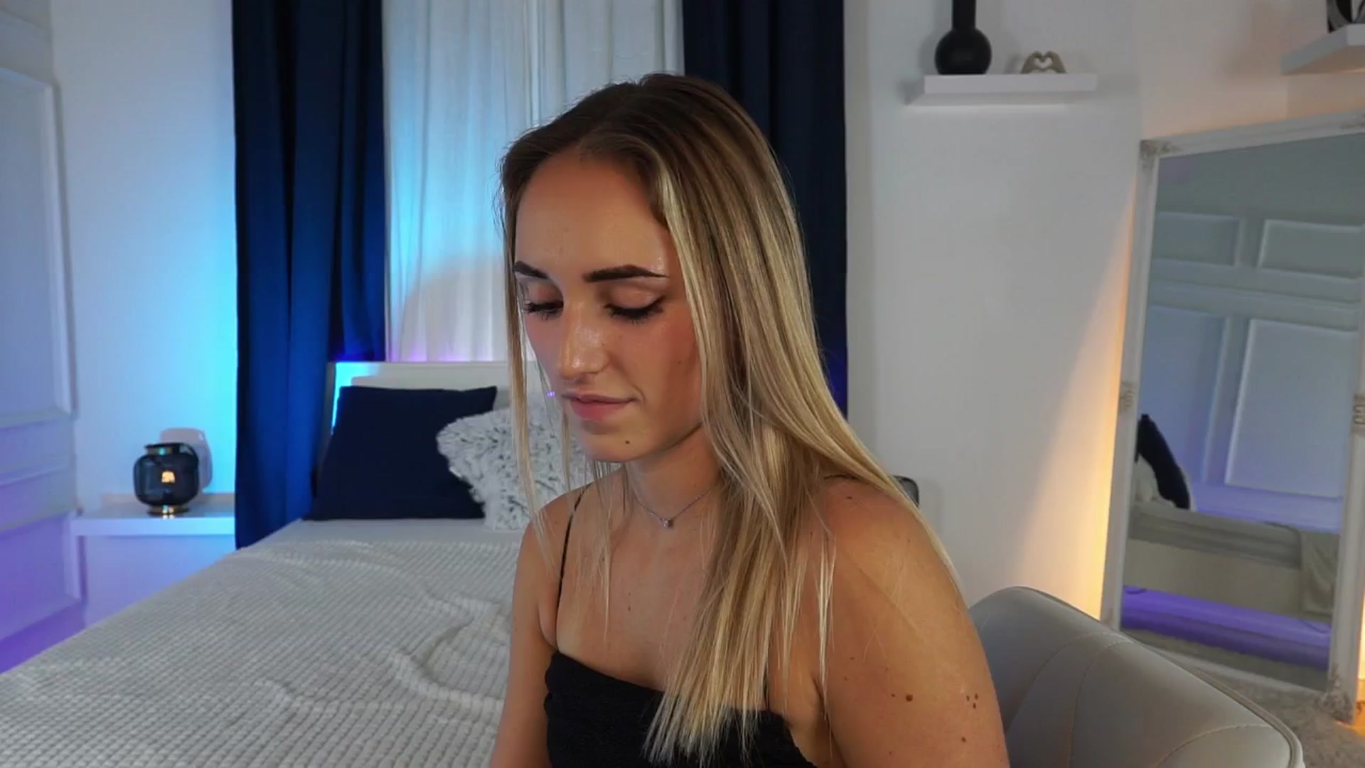 Gallery image thumbnail from LenaaStar's myfreecams stream on, 11/21/2025, 19:34 image 12 of 20