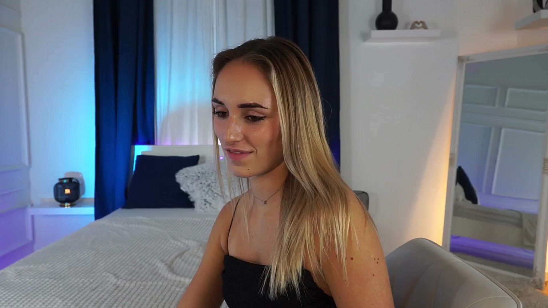 Gallery image thumbnail from LenaaStar's myfreecams stream on, 11/21/2025, 19:34 image 14 of 20