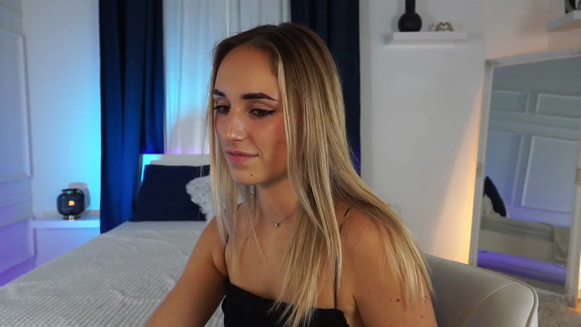 Gallery image thumbnail from LenaaStar's myfreecams stream on, 11/21/2025, 19:34 image 2 of 20