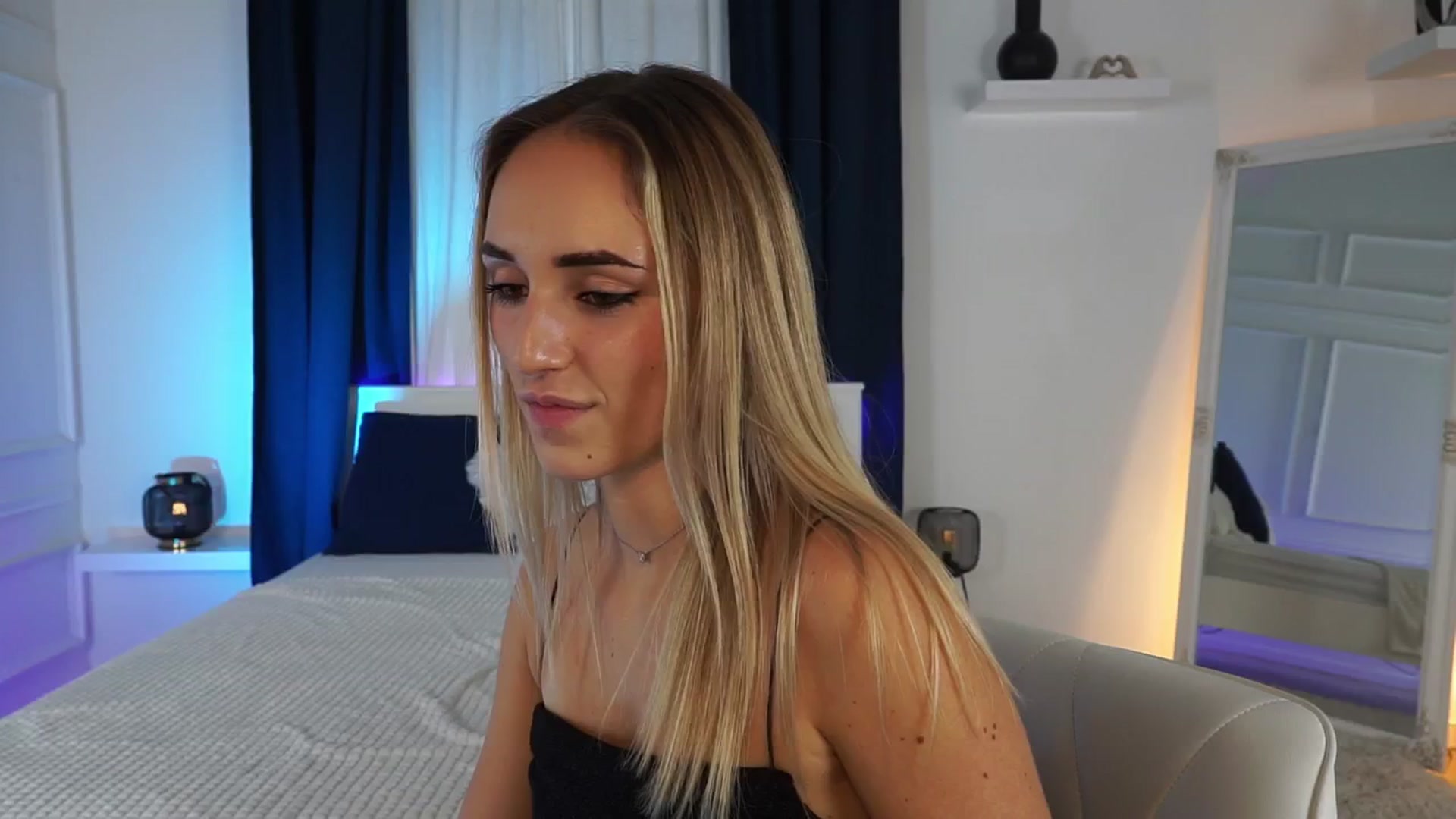 Gallery image thumbnail from LenaaStar's myfreecams stream on, 11/21/2025, 19:34 image 4 of 20