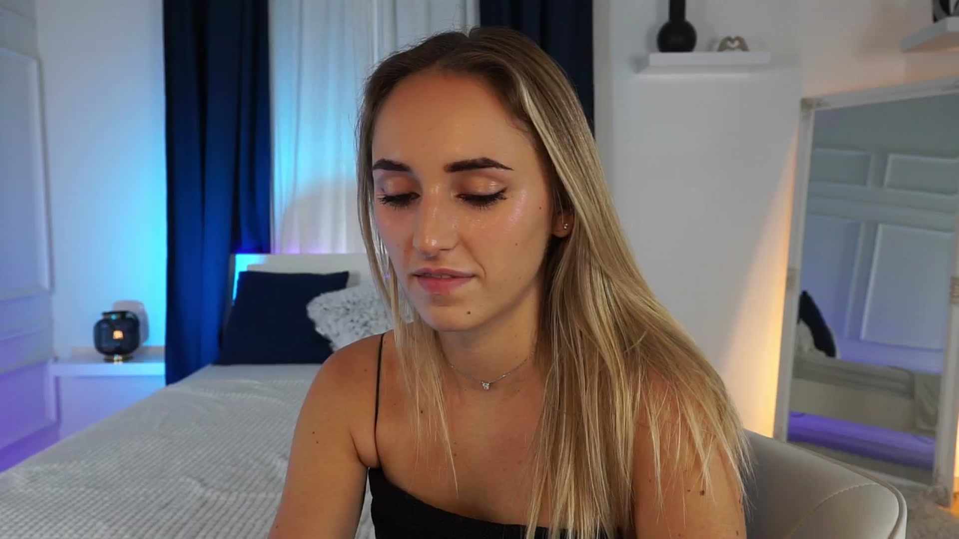 Gallery image thumbnail from LenaaStar's myfreecams stream on, 11/21/2025, 19:34 image 10 of 20
