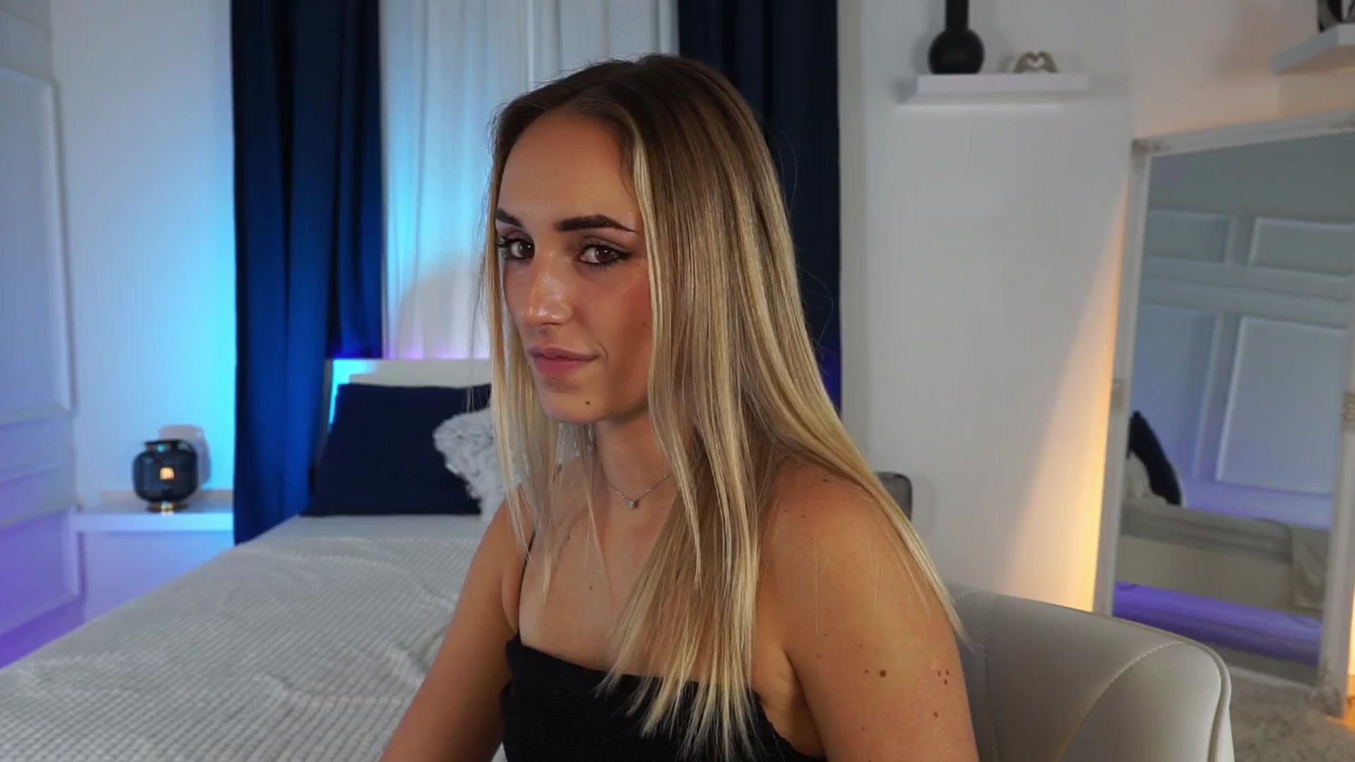 Gallery image thumbnail from LenaaStar's myfreecams stream on, 11/21/2025, 19:34 image 1 of 20