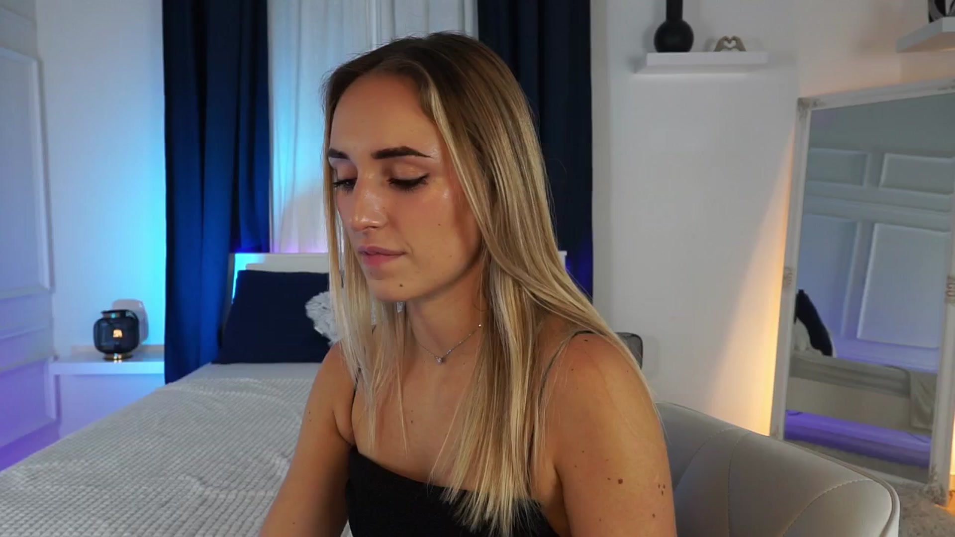 Gallery image thumbnail from LenaaStar's myfreecams stream on, 11/21/2025, 19:34 image 6 of 20