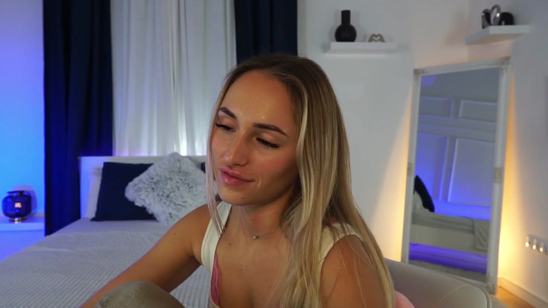 Gallery image thumbnail from LenaaStar's myfreecams stream on, 11/25/2025, 18:37 image 2 of 20