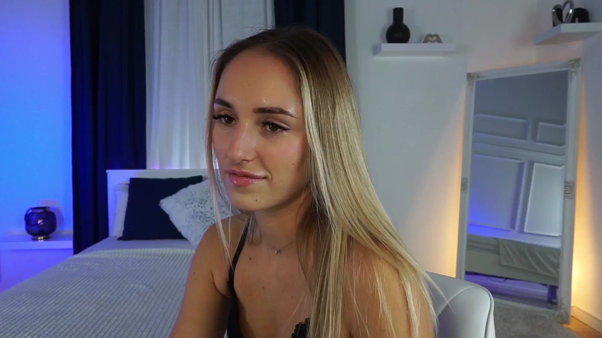Gallery image thumbnail from LenaaStar's myfreecams stream on, 11/27/2025, 19:38 image 8 of 20
