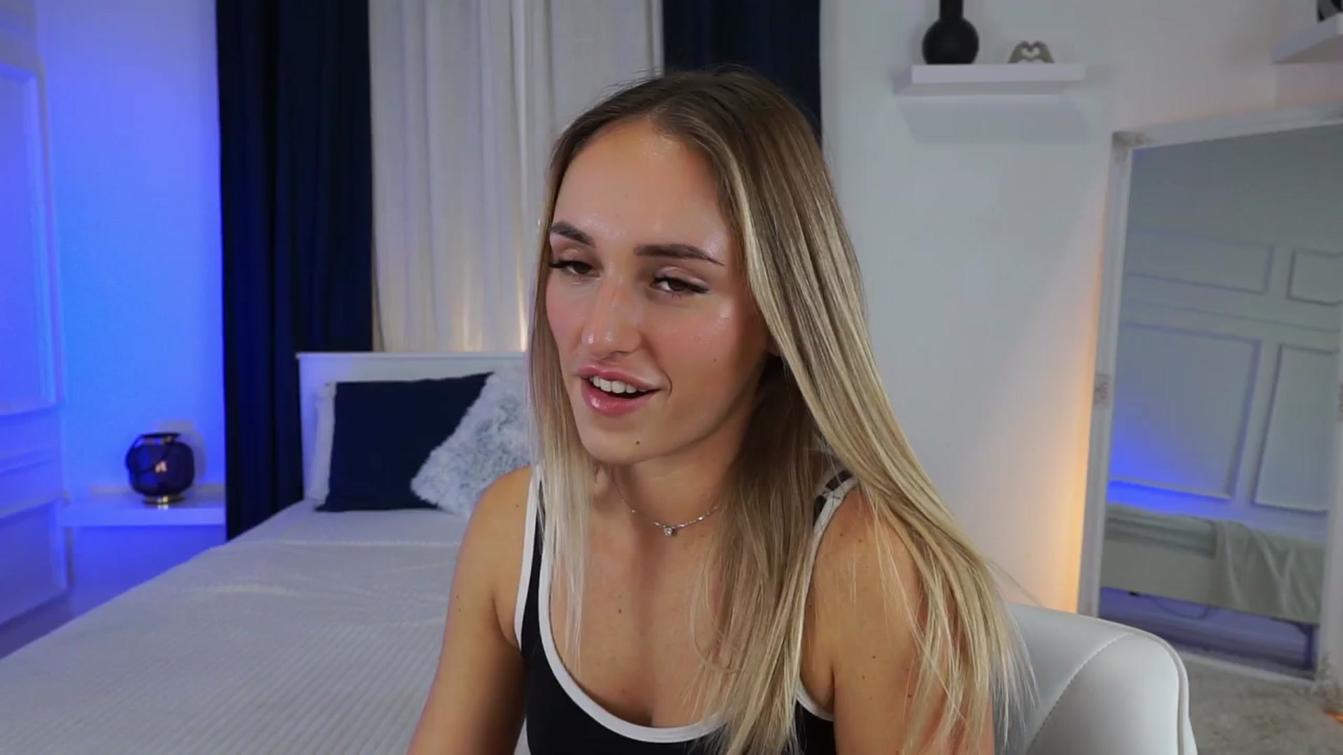 Gallery image thumbnail from LenaaStar's myfreecams stream on, 12/03/2025, 18:36 image 6 of 20