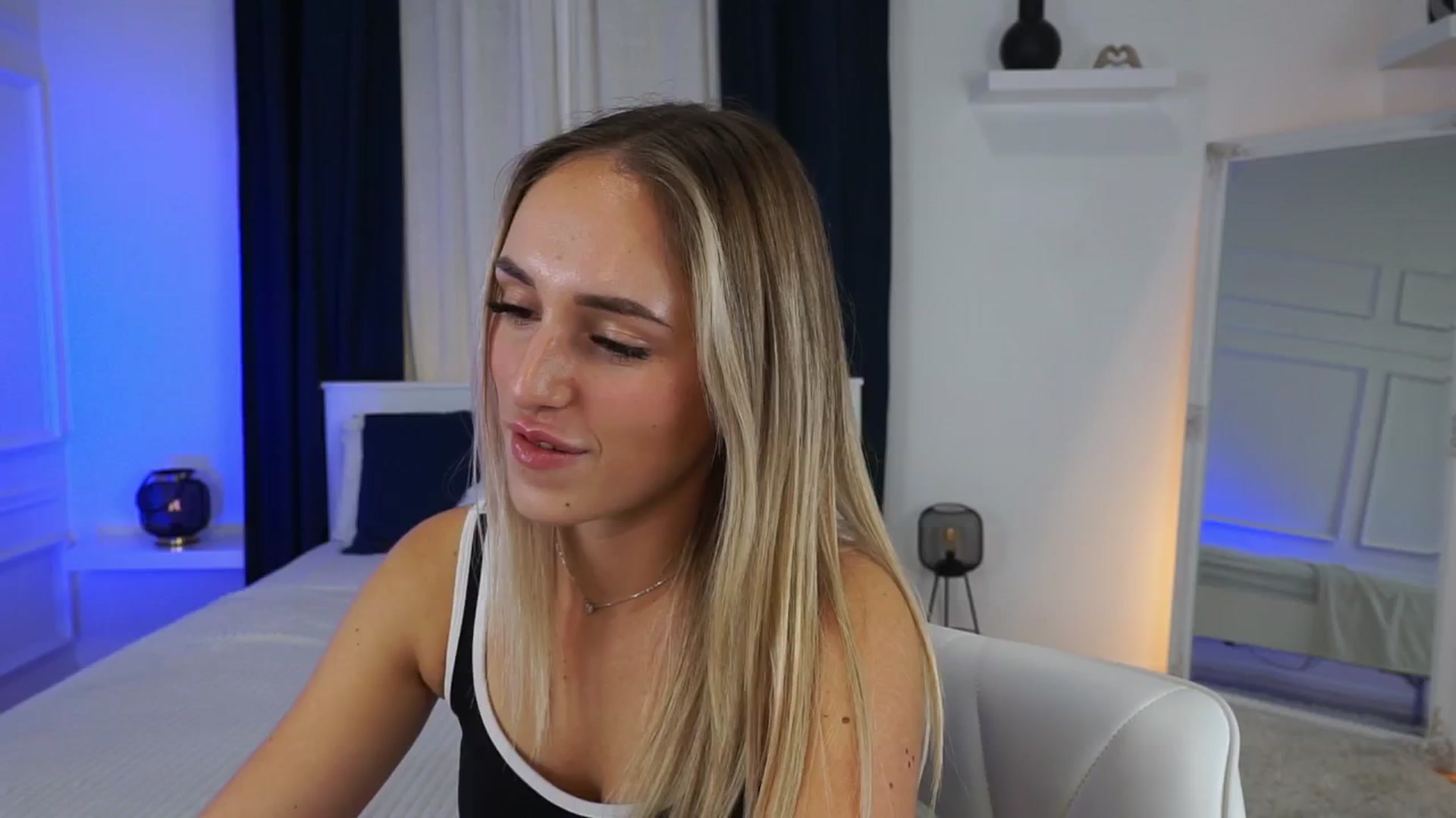 Gallery image thumbnail from LenaaStar's myfreecams stream on, 12/03/2025, 18:36 image 9 of 20