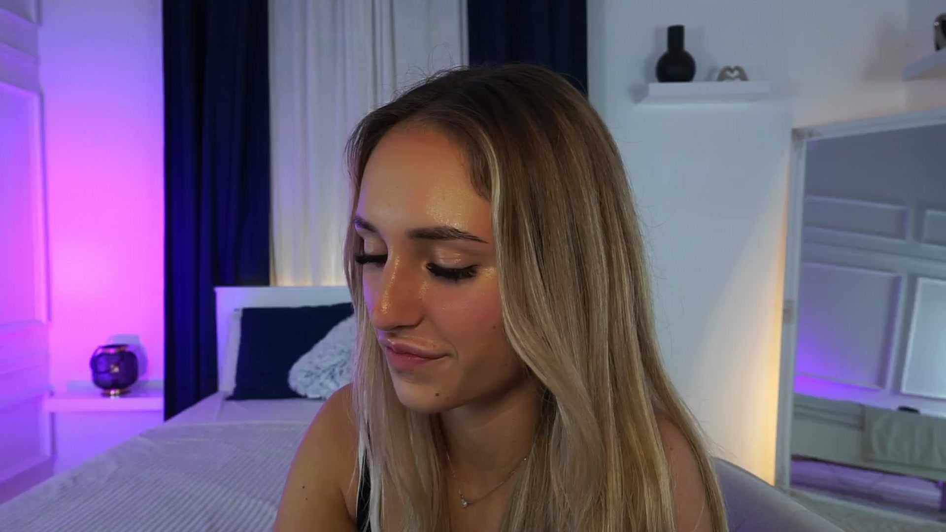 Gallery image thumbnail from LenaaStar's myfreecams stream on, 12/07/2025, 20:08 image 9 of 20