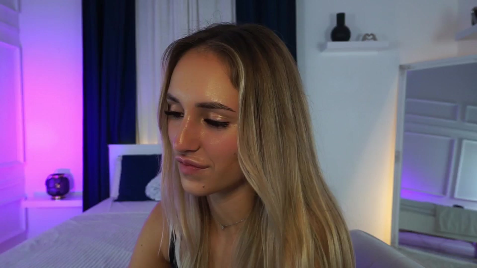 Gallery image thumbnail from LenaaStar's myfreecams stream on, 12/07/2025, 20:08 image 8 of 20