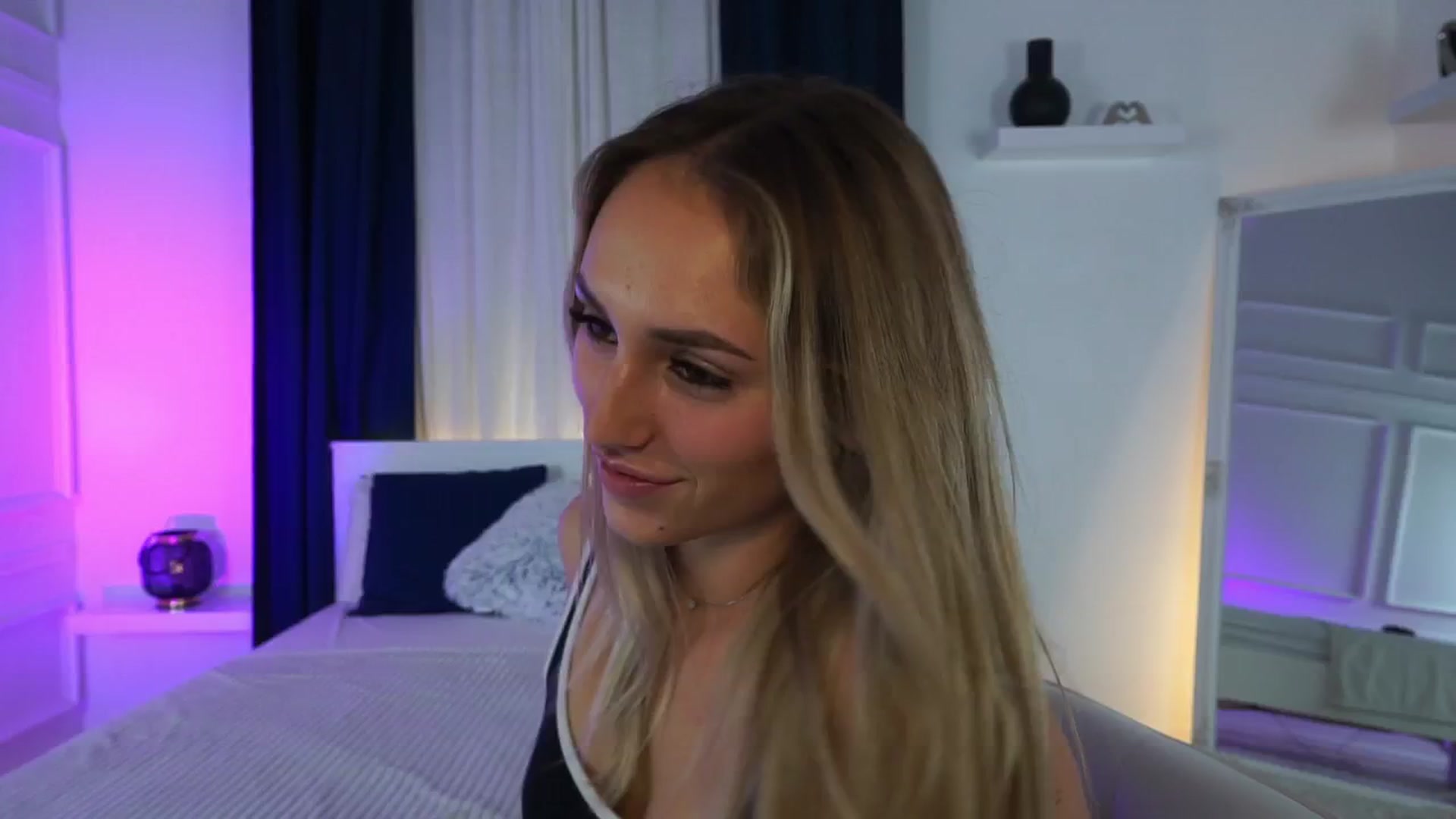 Gallery image thumbnail from LenaaStar's myfreecams stream on, 12/07/2025, 20:08 image 5 of 20