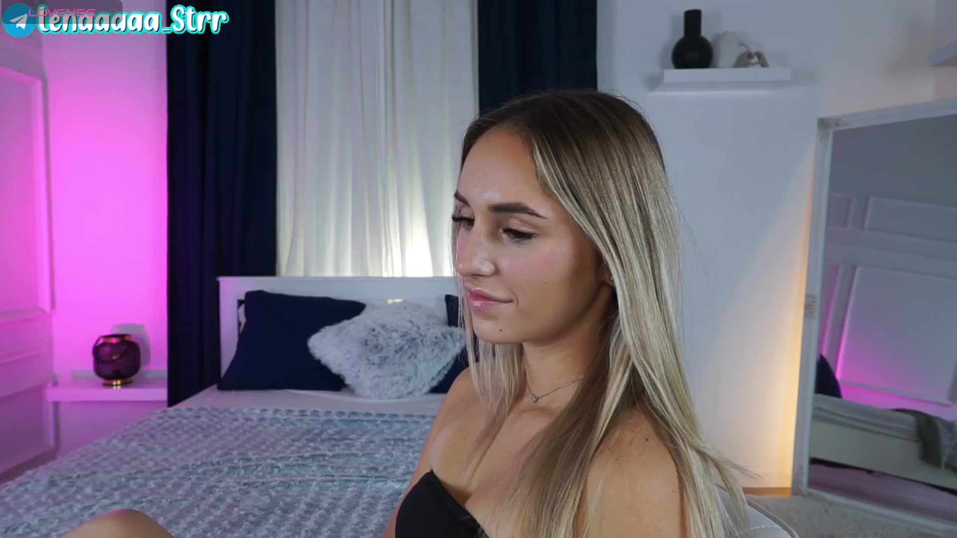 Gallery image thumbnail from LenaaStar's myfreecams stream on, 12/23/2025, 18:12 image 17 of 20