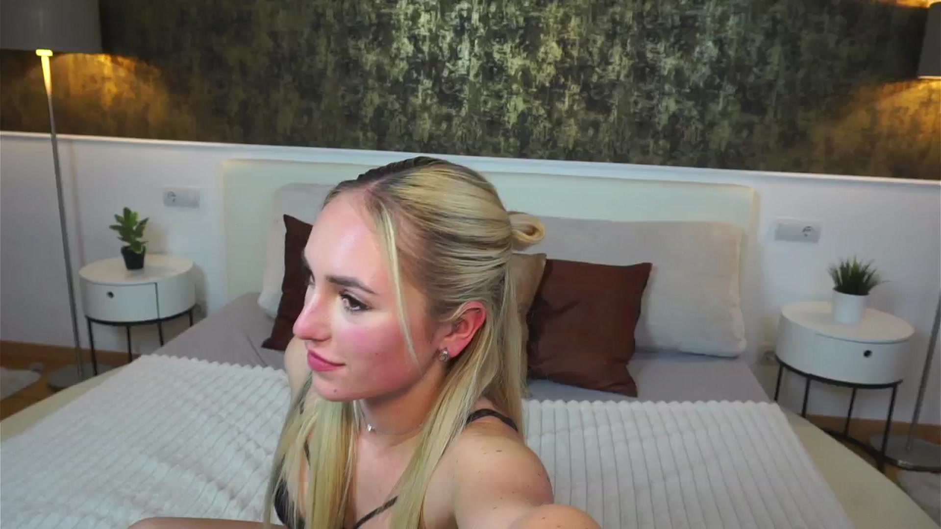 Gallery image thumbnail from LenaaStar's myfreecams stream on, 04/07/2026, 16:59 image 8 of 20