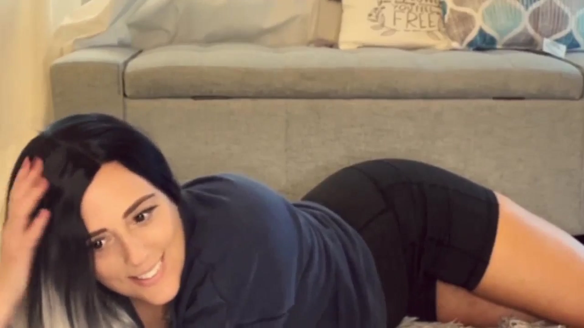 Gallery image thumbnail from Lenajane's myfreecams stream on, 10/12/2024, 20:04 image 15 of 20
