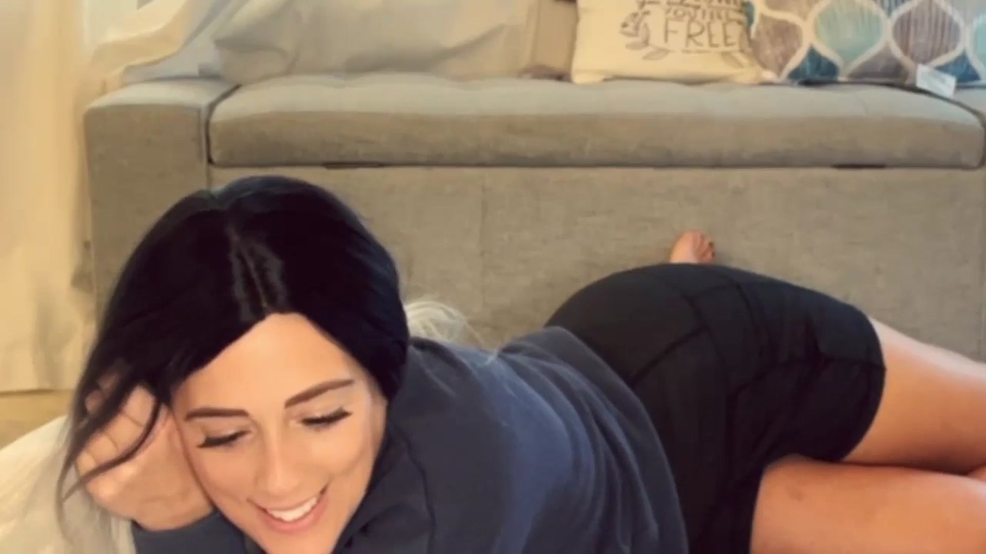 Gallery image thumbnail from Lenajane's myfreecams stream on, 10/12/2024, 20:04 image 4 of 20
