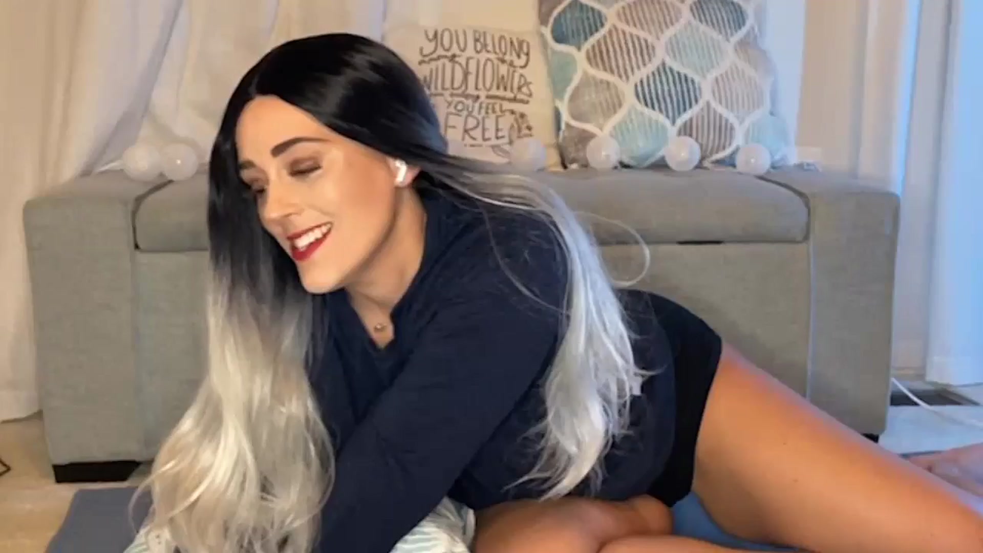 Gallery image thumbnail from Lenajane's myfreecams stream on, 10/15/2024, 01:20 image 10 of 20
