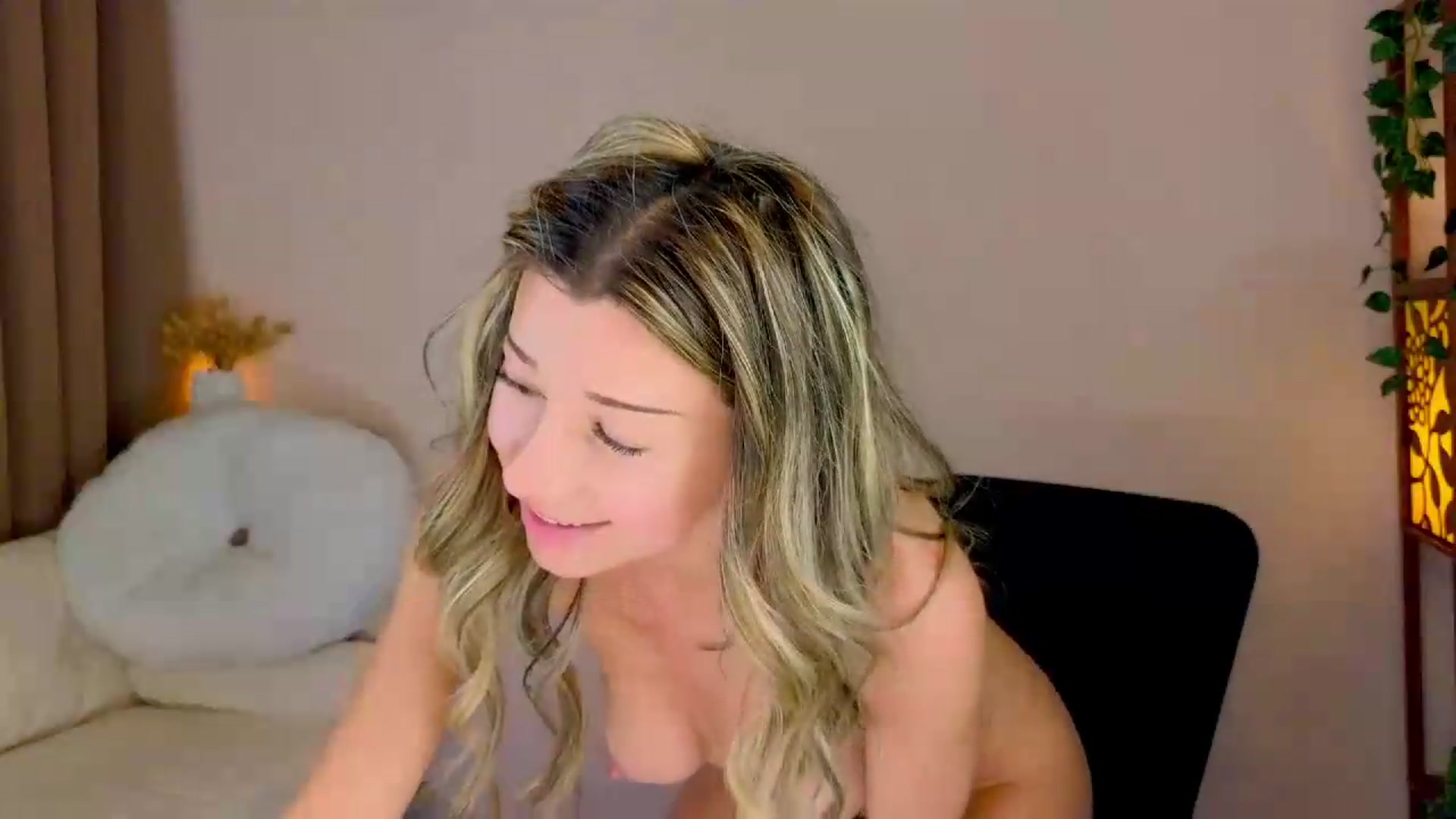 Gallery image thumbnail from Lenamuti25's myfreecams stream on, 06/23/2026, 16:11 image 20 of 20