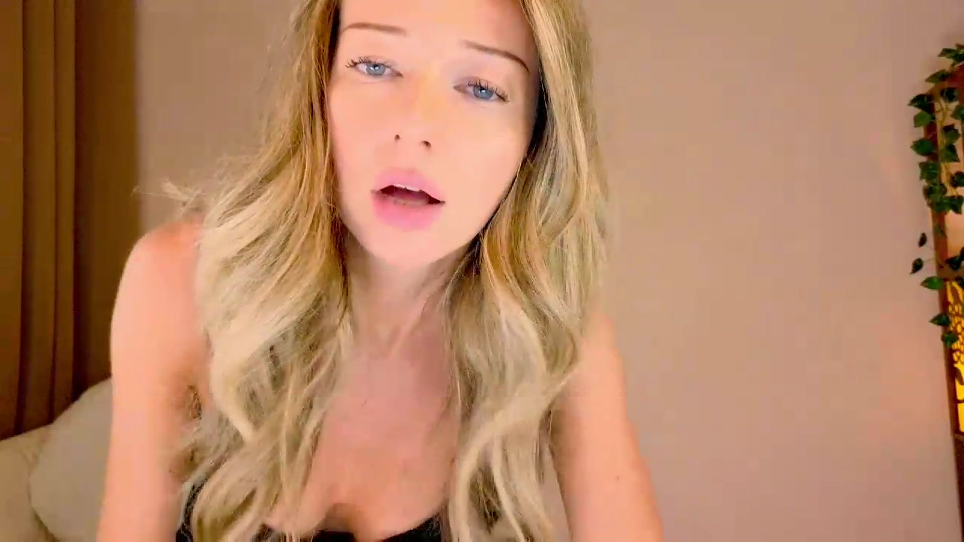 Gallery image thumbnail from Lenamuti25's myfreecams stream on, 07/01/2026, 09:11 image 11 of 20