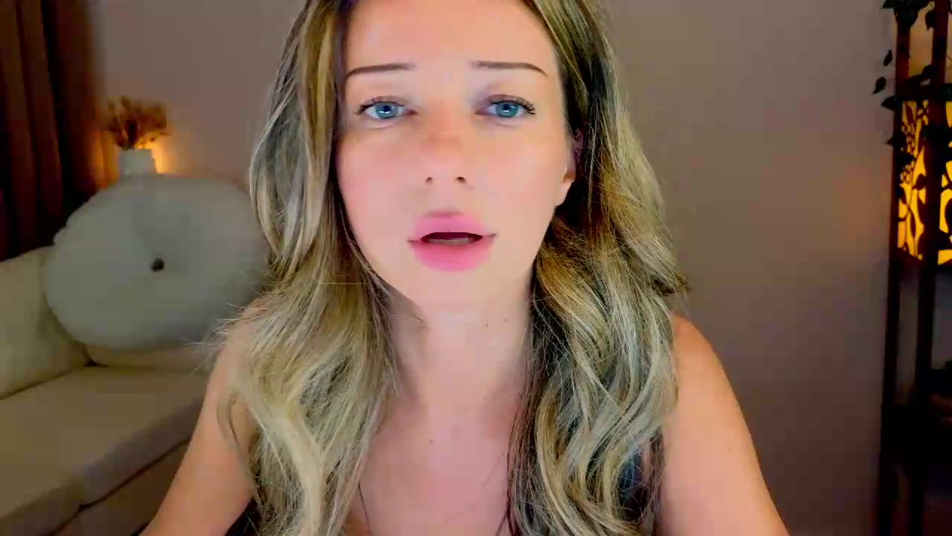 Gallery image thumbnail from Lenamuti25's myfreecams stream on, 07/06/2026, 15:57 image 8 of 20