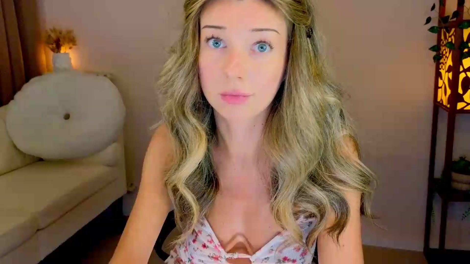 Gallery image thumbnail from Lenamuti25's myfreecams stream on, 07/08/2026, 12:51 image 16 of 20