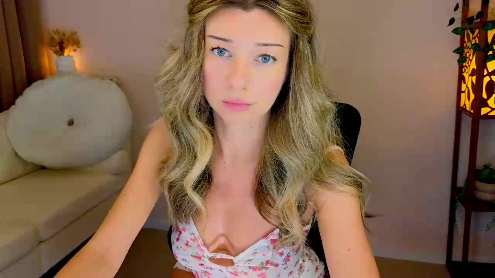 Gallery image thumbnail from Lenamuti25's myfreecams stream on, 07/08/2026, 12:51 image 17 of 20
