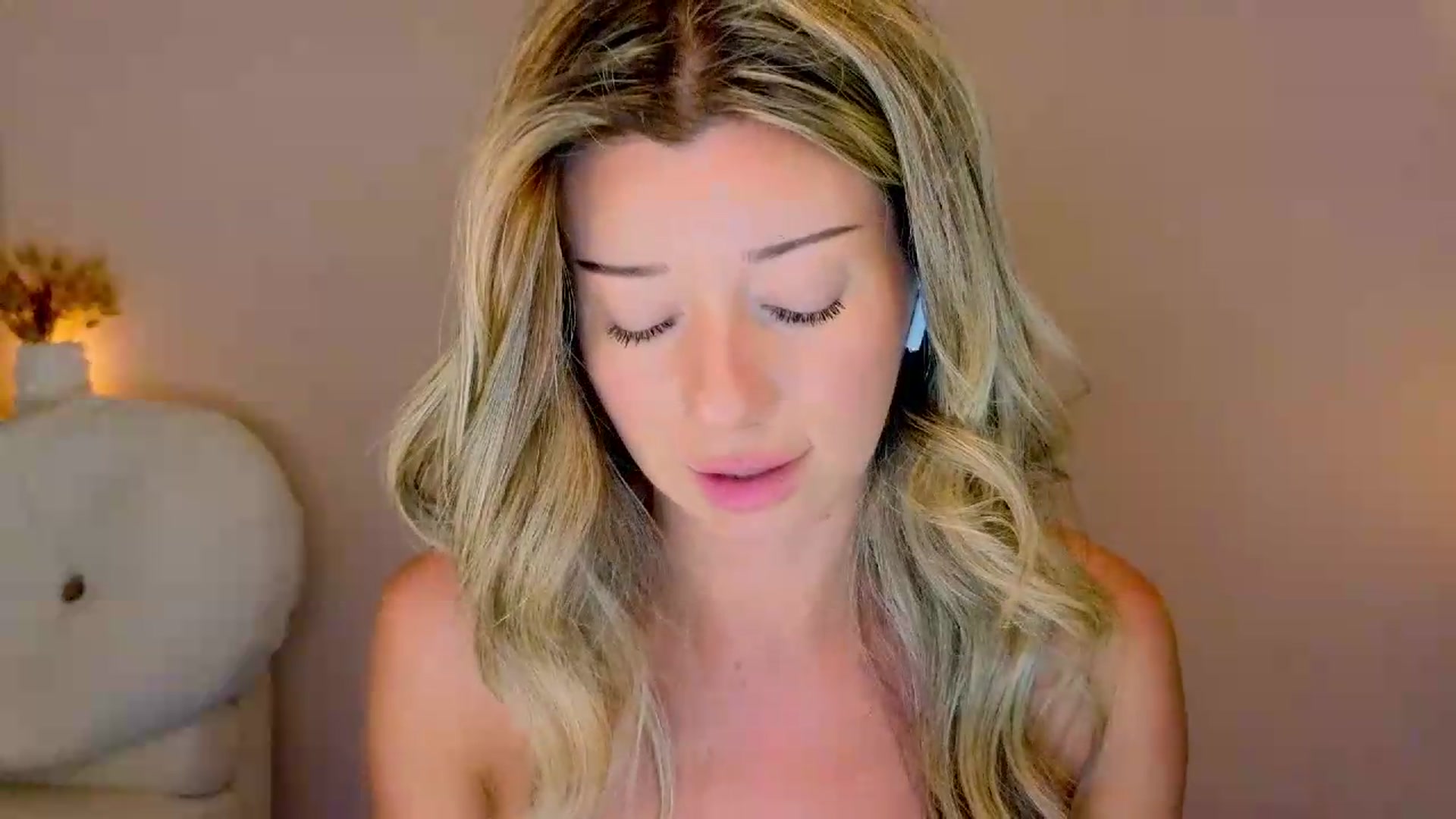 Gallery image thumbnail from Lenamuti25's myfreecams stream on, 07/18/2026, 10:29 image 7 of 20