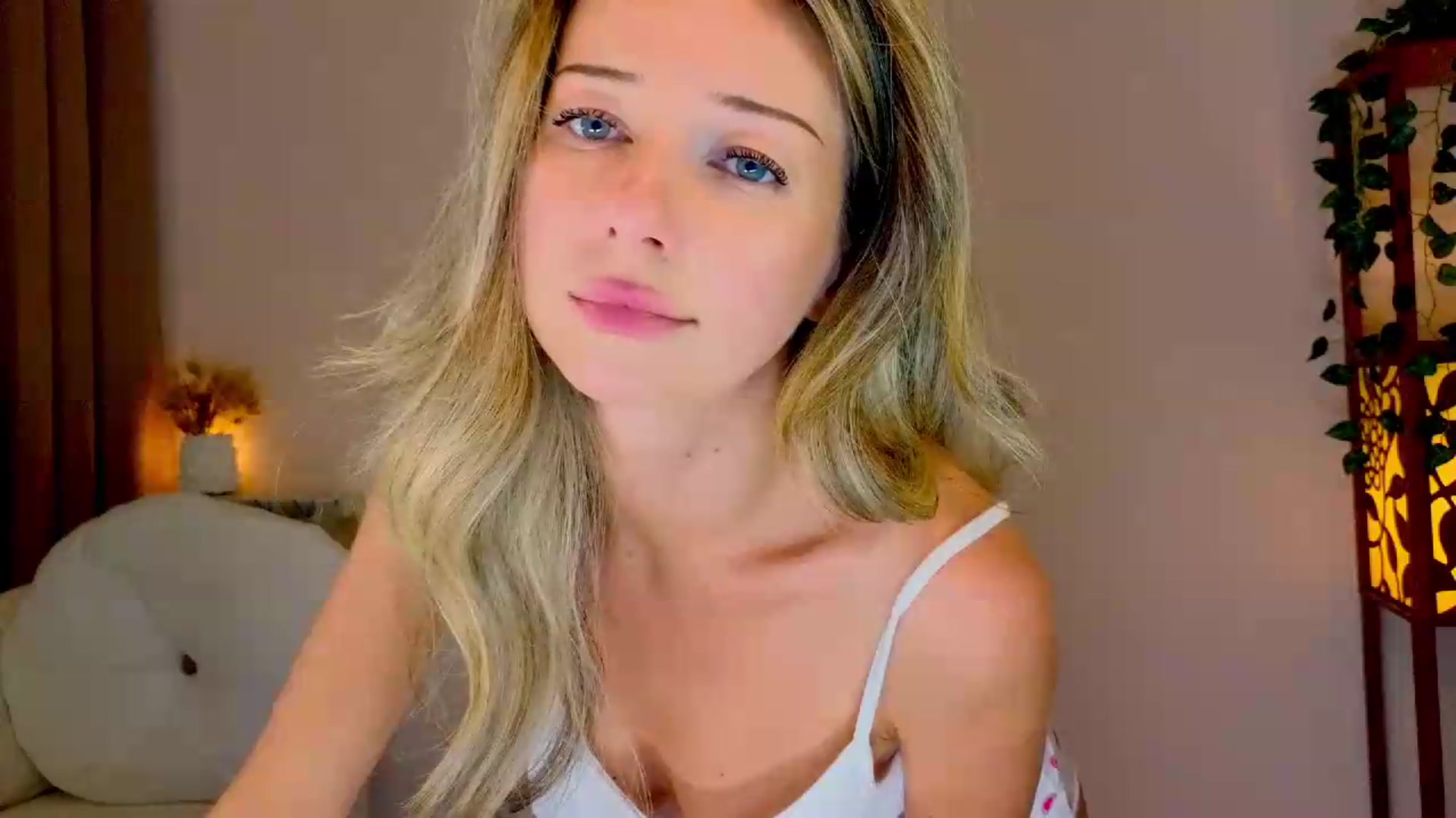 Gallery image thumbnail from Lenamuti25's myfreecams stream on, 07/24/2026, 10:59 image 8 of 20