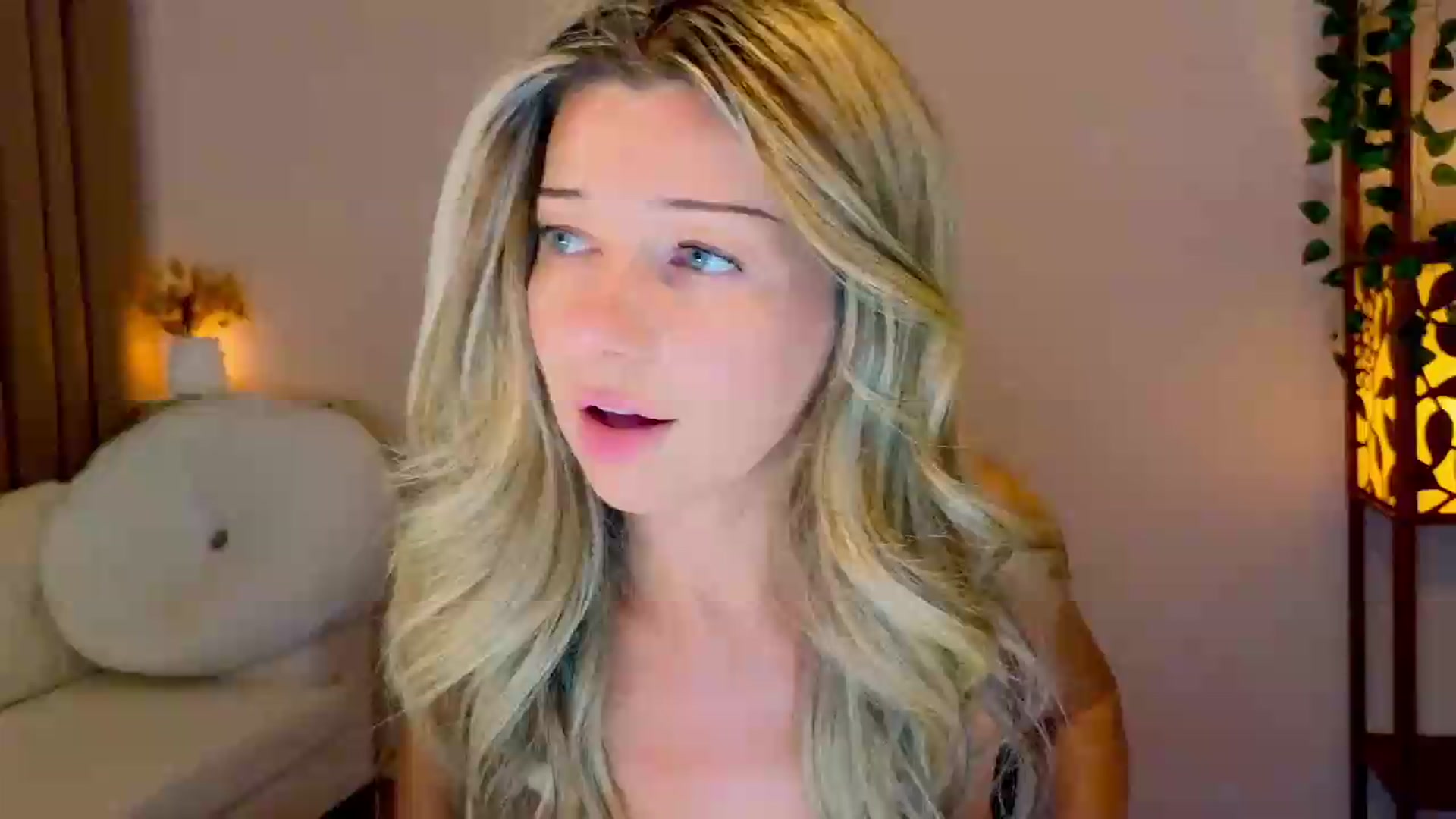 Gallery image thumbnail from Lenamuti25's myfreecams stream on, 08/08/2026, 15:59 image 1 of 20