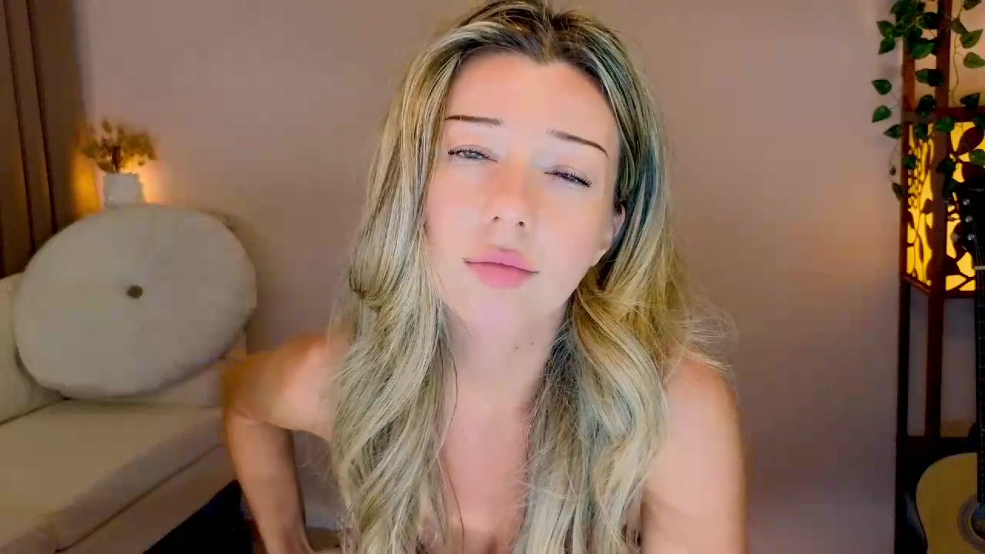 Gallery image thumbnail from Lenamuti25's myfreecams stream on, 08/16/2026, 08:50 image 20 of 20
