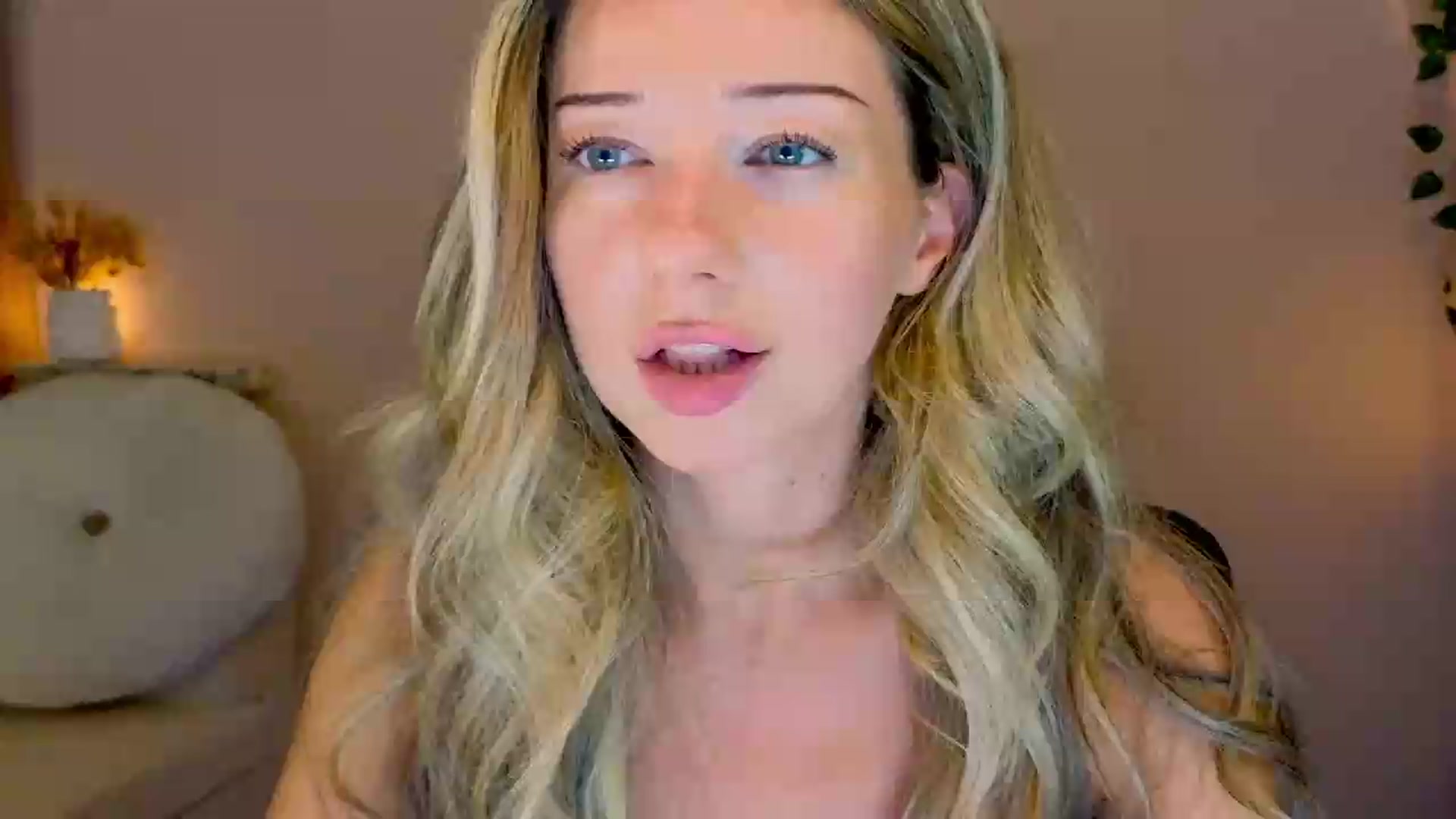 Gallery image thumbnail from Lenamuti25's myfreecams stream on, 08/22/2026, 08:39 image 17 of 20