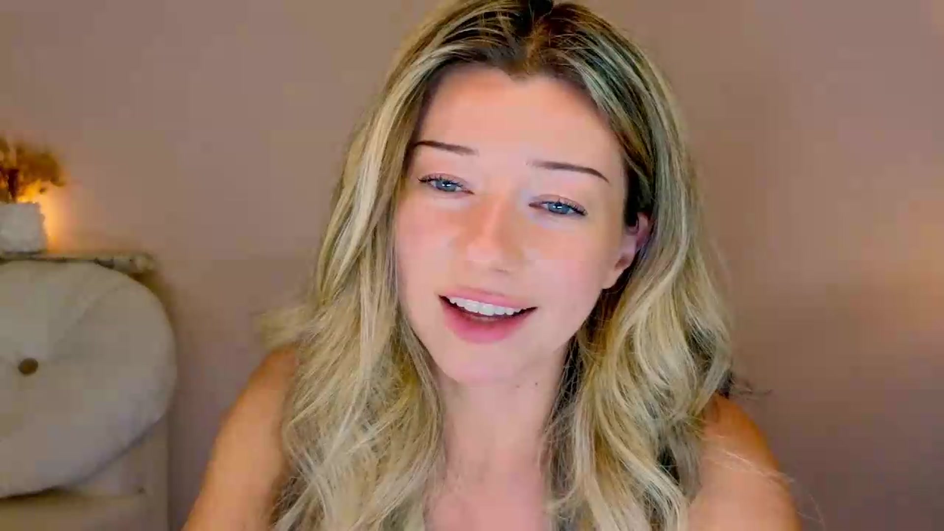 Gallery image thumbnail from Lenamuti25's myfreecams stream on, 08/22/2026, 08:39 image 5 of 20
