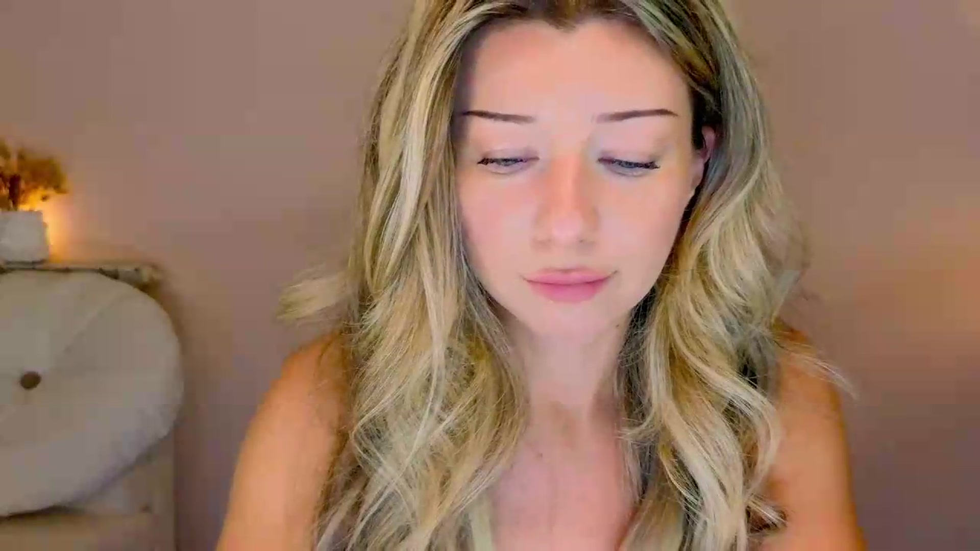 Gallery image thumbnail from Lenamuti25's myfreecams stream on, 08/22/2026, 08:39 image 4 of 20