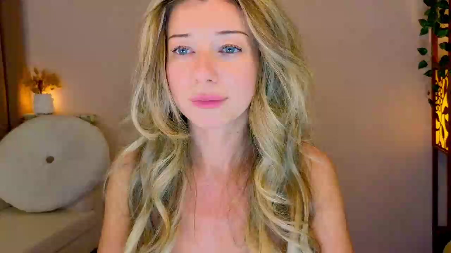 Gallery image thumbnail from Lenamuti25's myfreecams stream on, 08/25/2026, 18:45 image 1 of 20