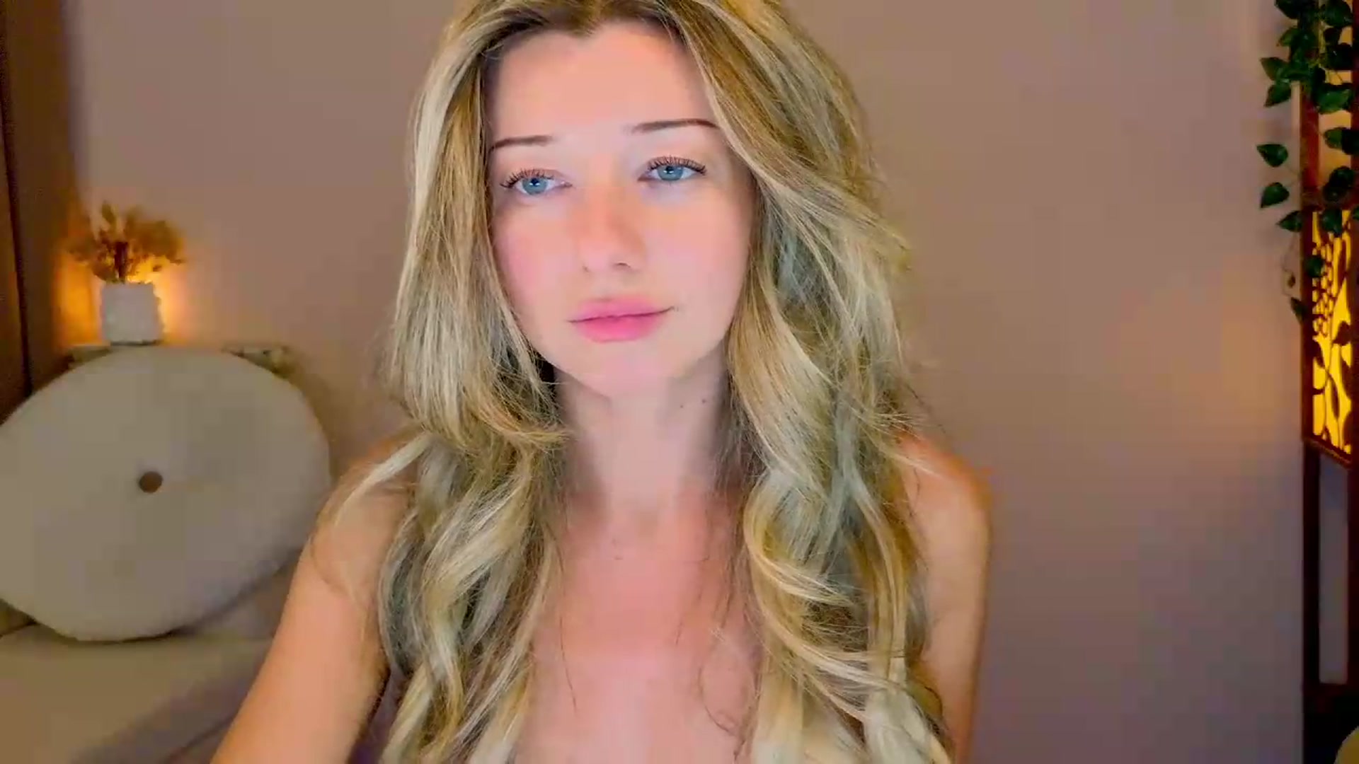 Gallery image thumbnail from Lenamuti25's myfreecams stream on, 08/25/2026, 18:45 image 2 of 20