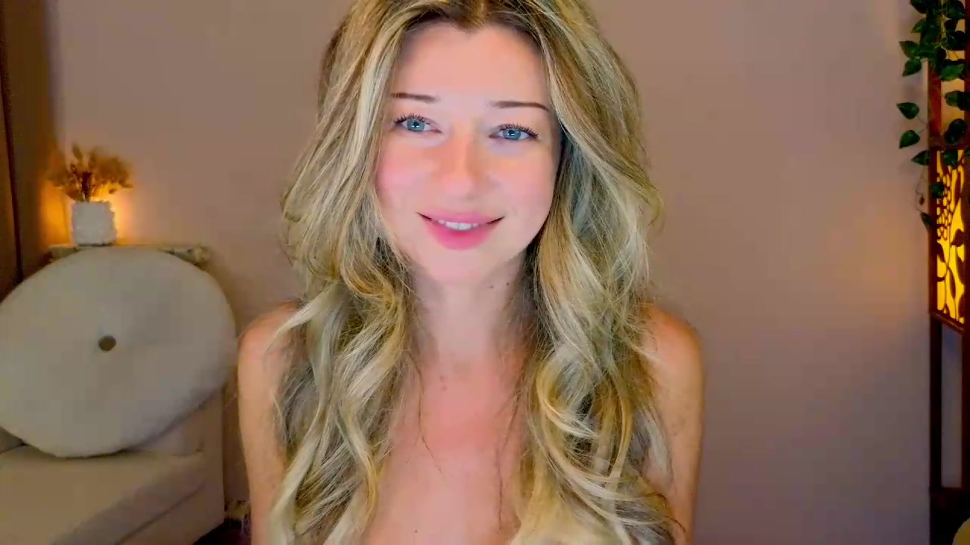 Gallery image thumbnail from Lenamuti25's myfreecams stream on, 08/25/2026, 18:45 image 8 of 20