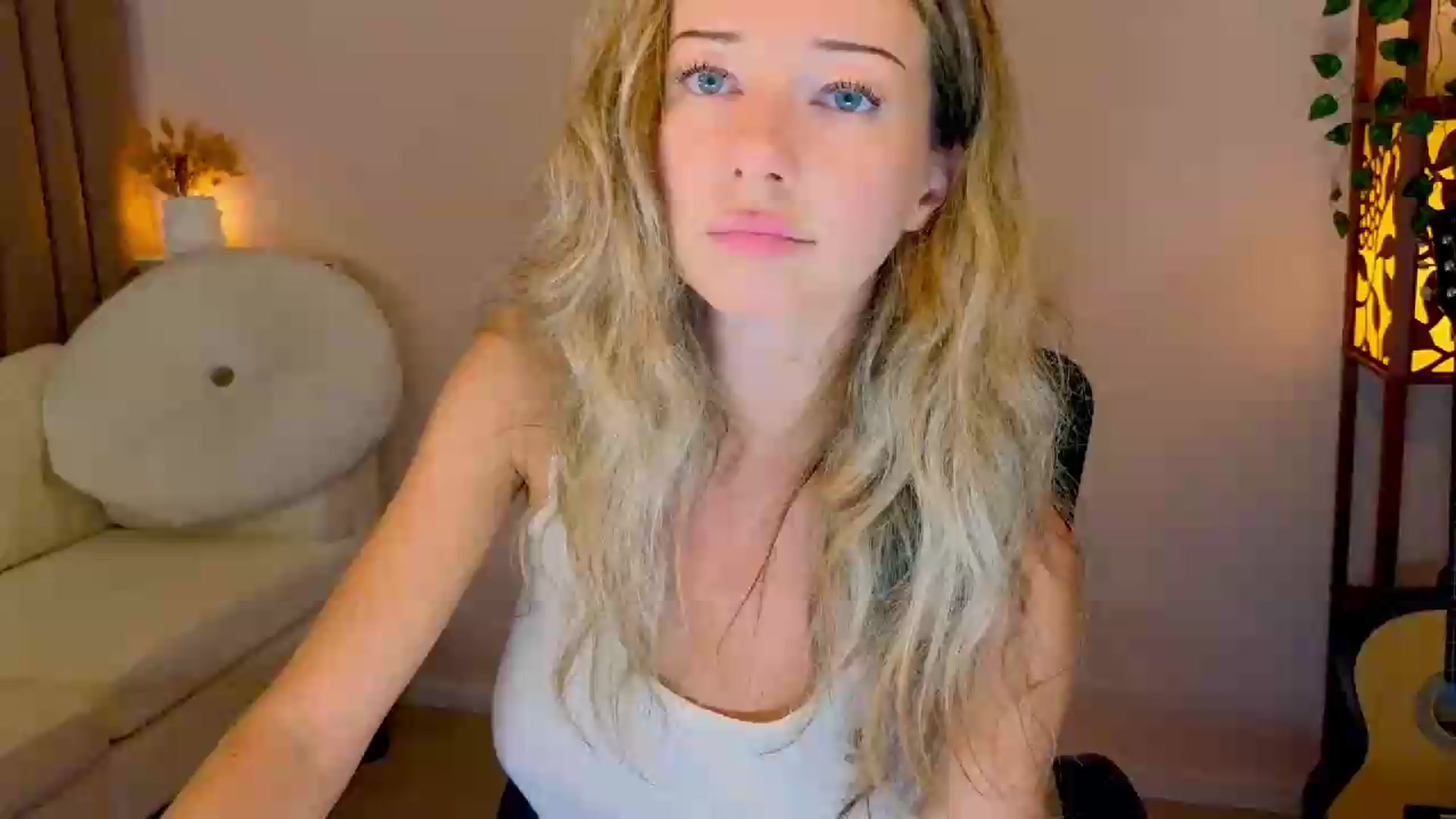 Gallery image thumbnail from Lenamuti25's myfreecams stream on, 08/28/2026, 10:09 image 14 of 20