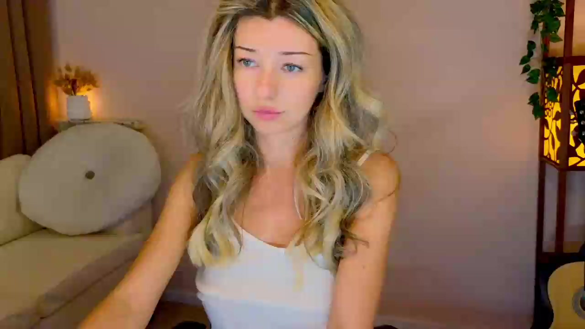 Gallery image thumbnail from Lenamuti25's myfreecams stream on, 08/29/2026, 10:35 image 1 of 20