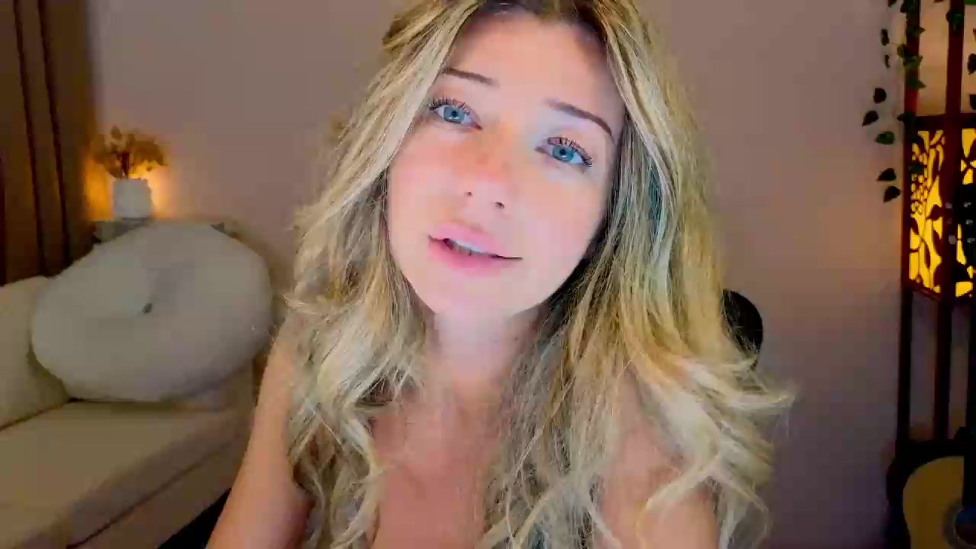 Gallery image thumbnail from Lenamuti25's myfreecams stream on, 09/08/2026, 11:18 image 18 of 20