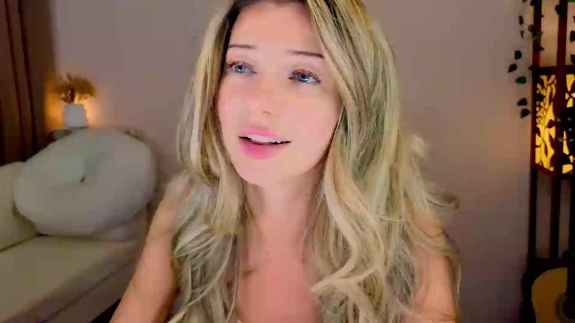 Gallery image thumbnail from Lenamuti25's myfreecams stream on, 09/09/2026, 19:02 image 5 of 20