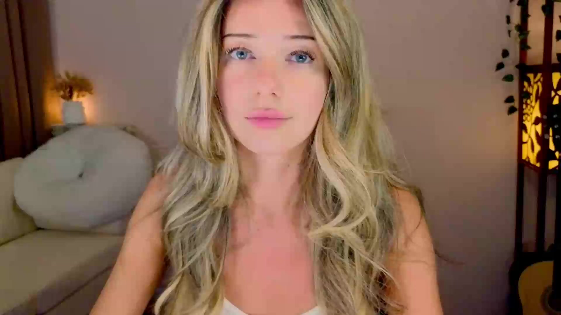 Gallery image thumbnail from Lenamuti25's myfreecams stream on, 09/09/2026, 19:02 image 6 of 20