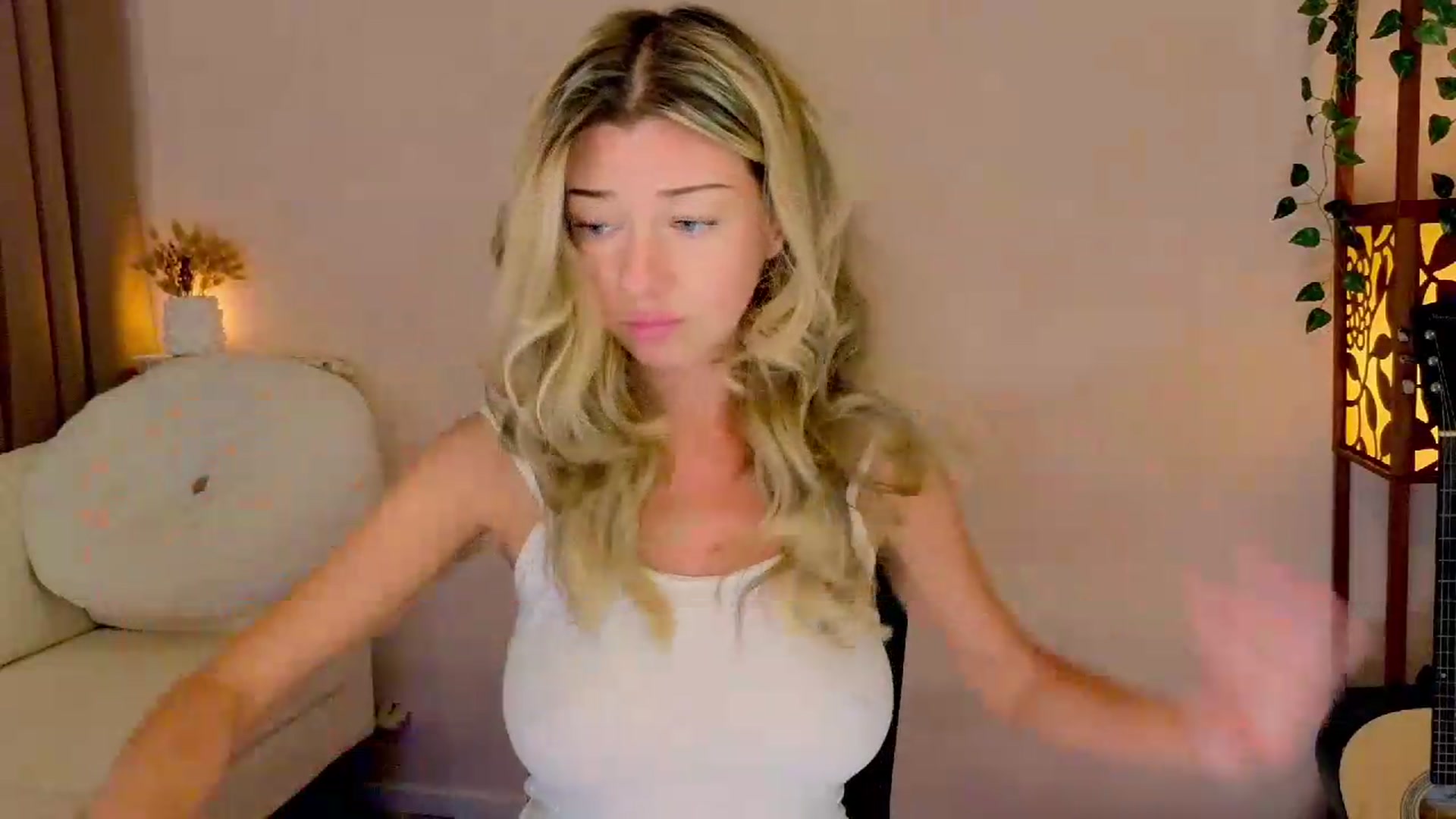 Gallery image thumbnail from Lenamuti25's myfreecams stream on, 09/15/2026, 10:27 image 10 of 20
