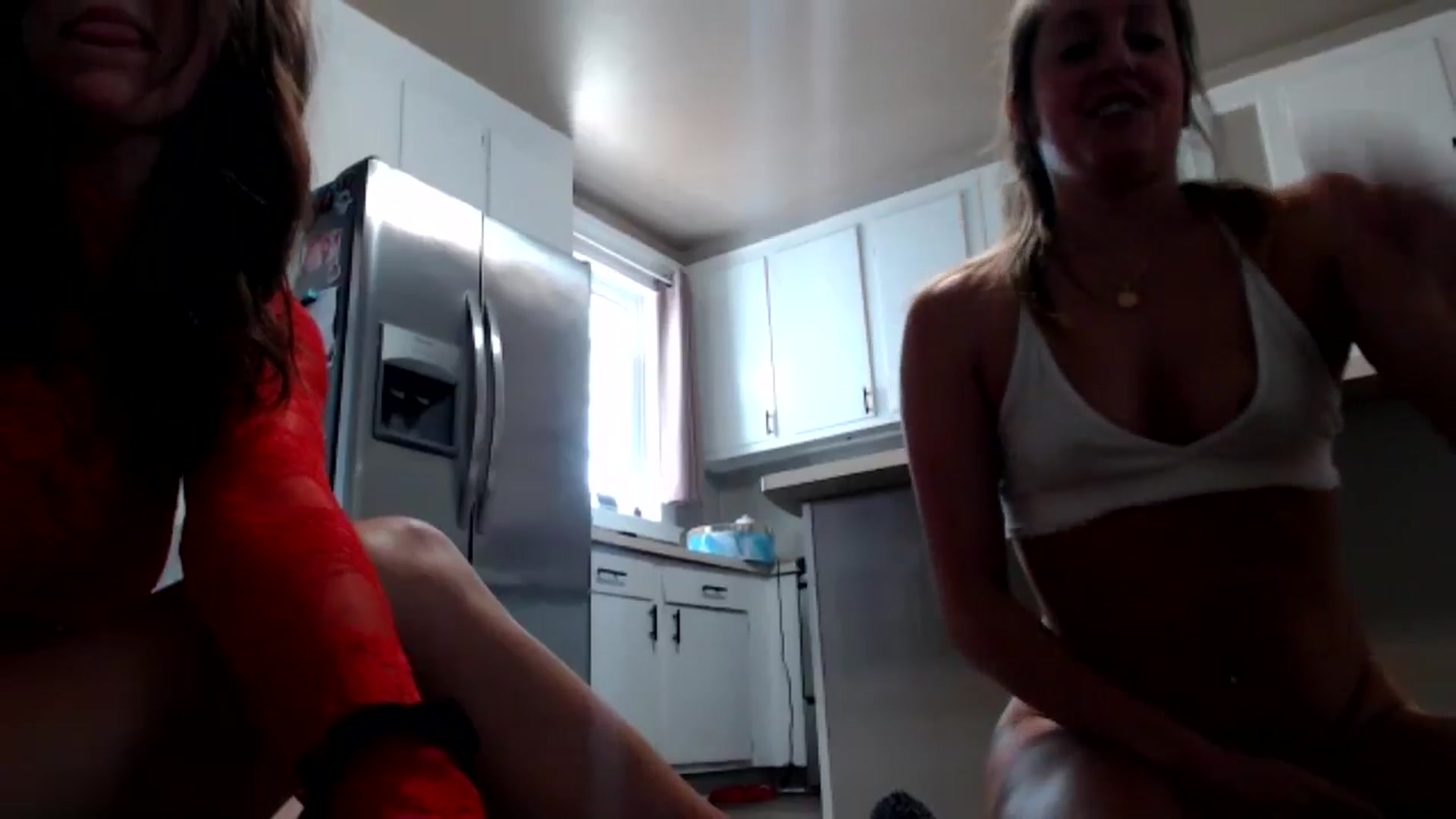 Gallery image thumbnail from LeniHill's myfreecams stream on, 11/18/2024, 19:08 image 10 of 20