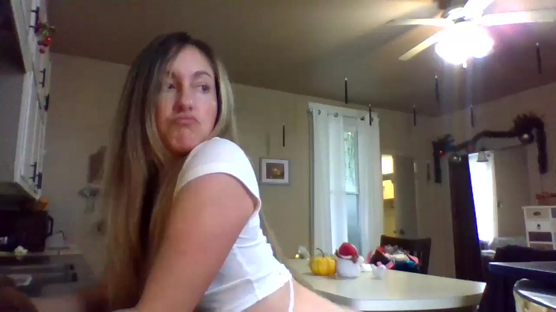 Gallery image thumbnail from LeniHill's myfreecams stream on, 11/20/2024, 17:23 image 17 of 20