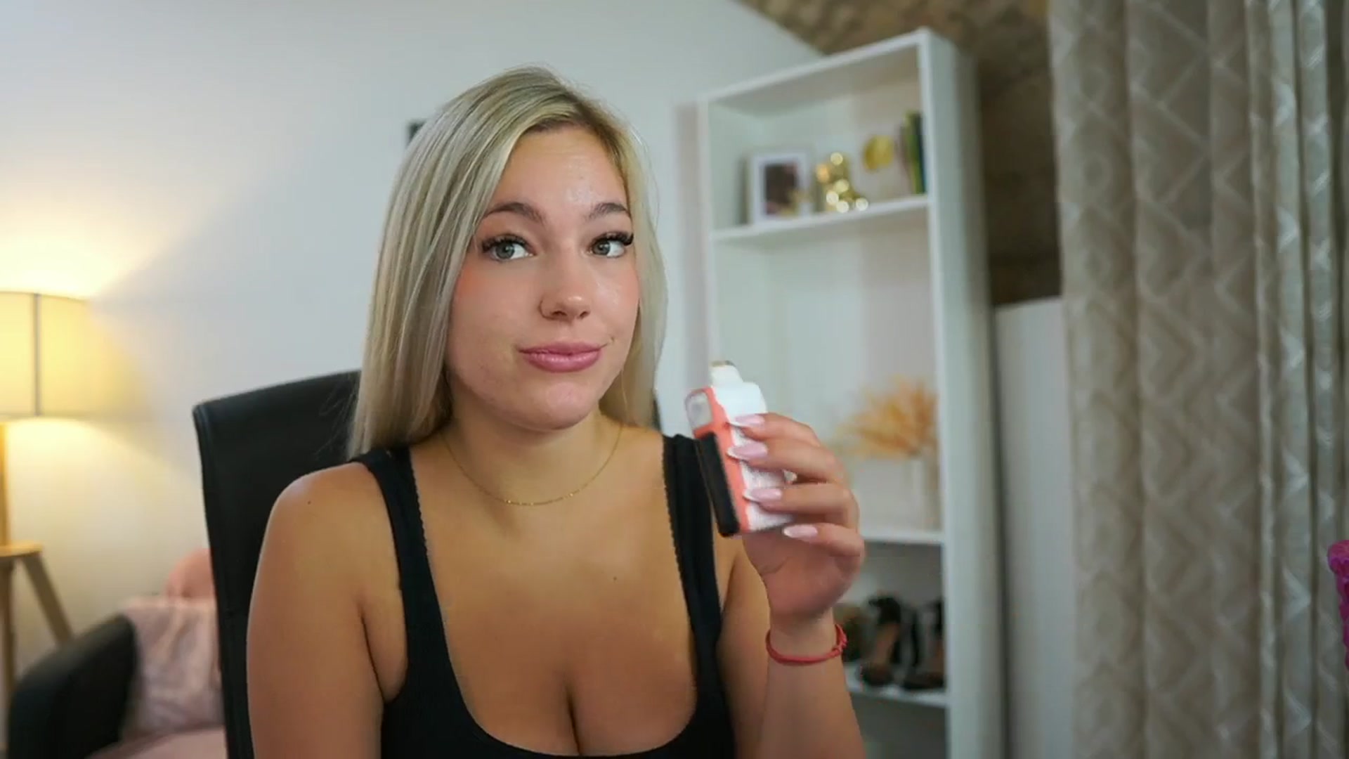 Gallery image thumbnail from Leokitty_'s myfreecams stream on, 07/31/2025, 16:40 image 12 of 20