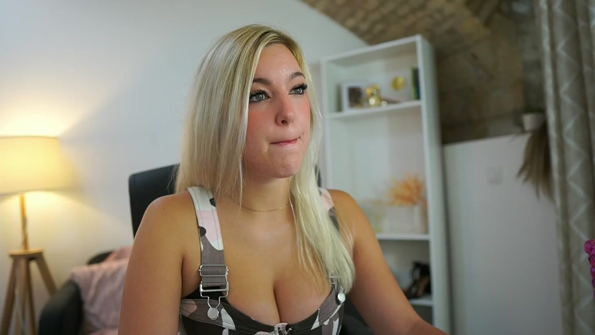 Gallery image thumbnail from Leokitty_'s myfreecams stream on, 08/08/2025, 14:48 image 16 of 20