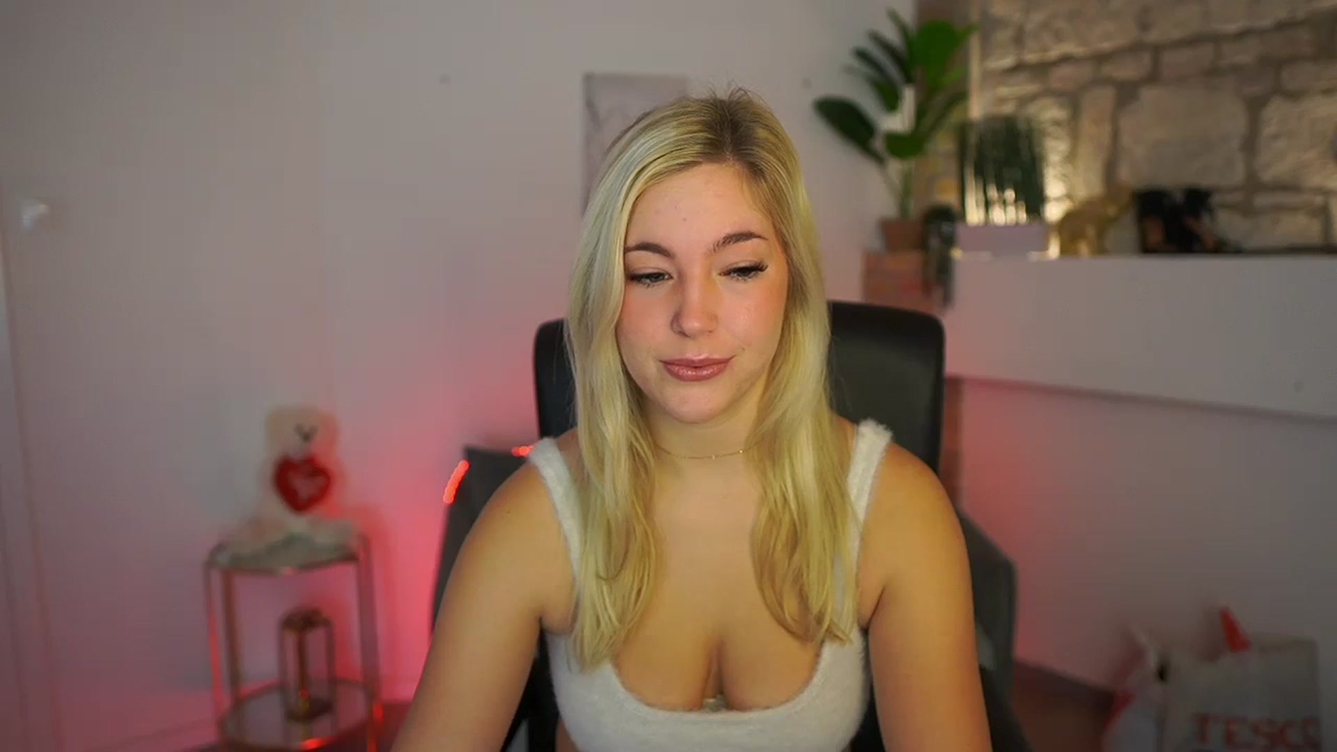 Gallery image thumbnail from Leokitty_'s myfreecams stream on, 12/29/2025, 10:30 image 18 of 20