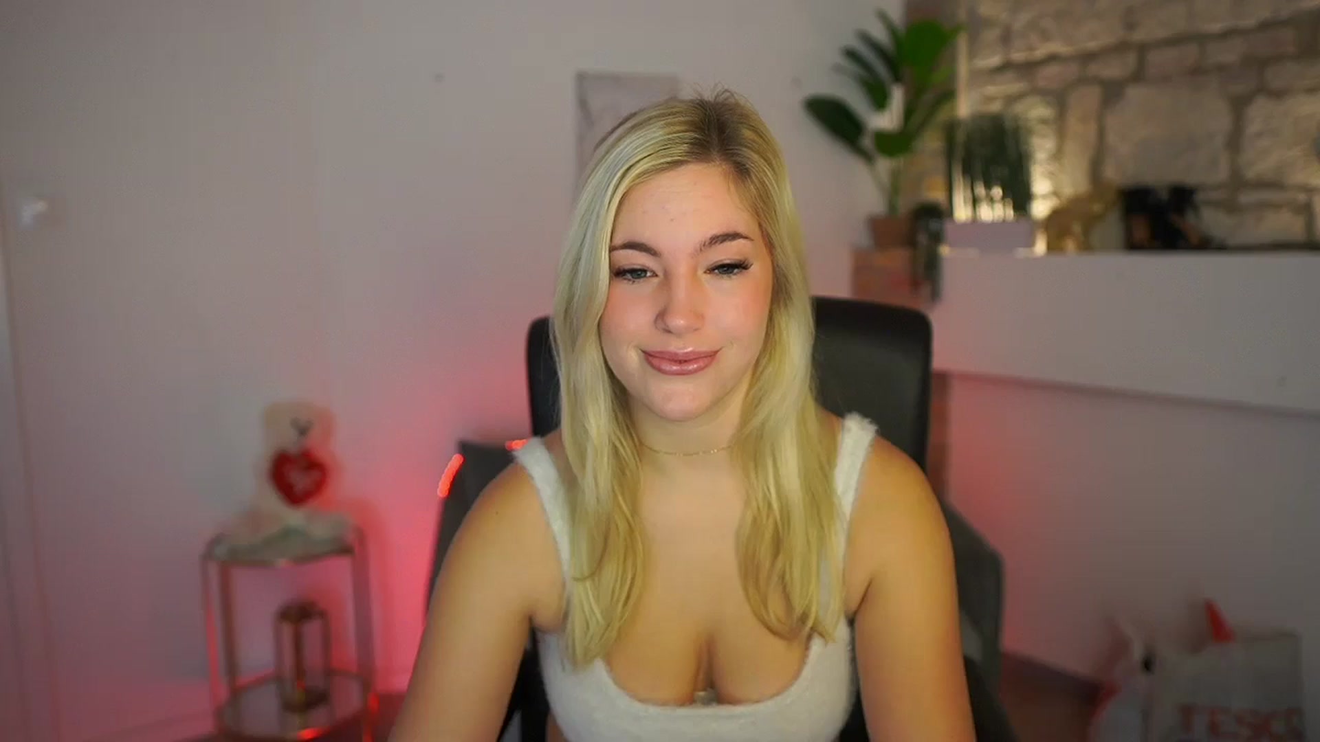 Gallery image thumbnail from Leokitty_'s myfreecams stream on, 12/29/2025, 10:30 image 20 of 20