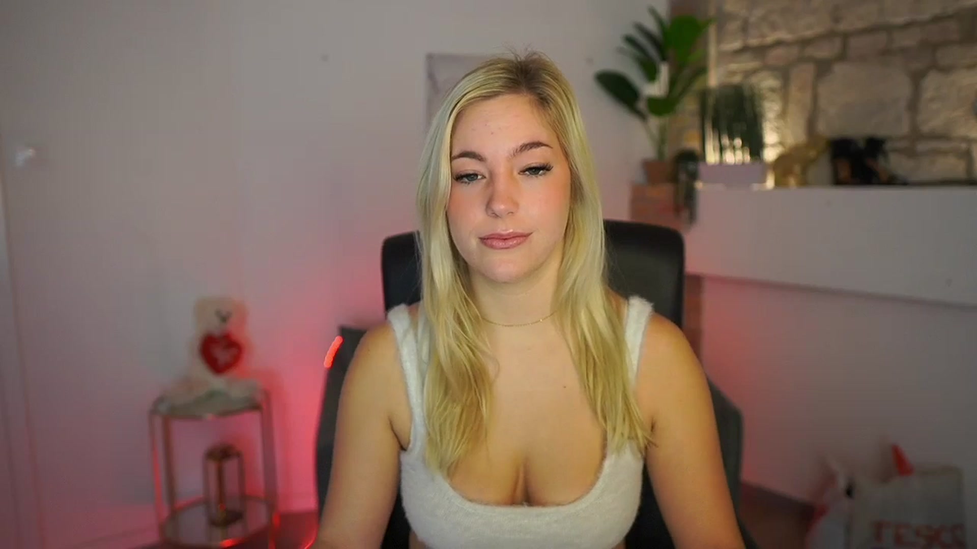 Gallery image thumbnail from Leokitty_'s myfreecams stream on, 12/29/2025, 11:27 image 2 of 20