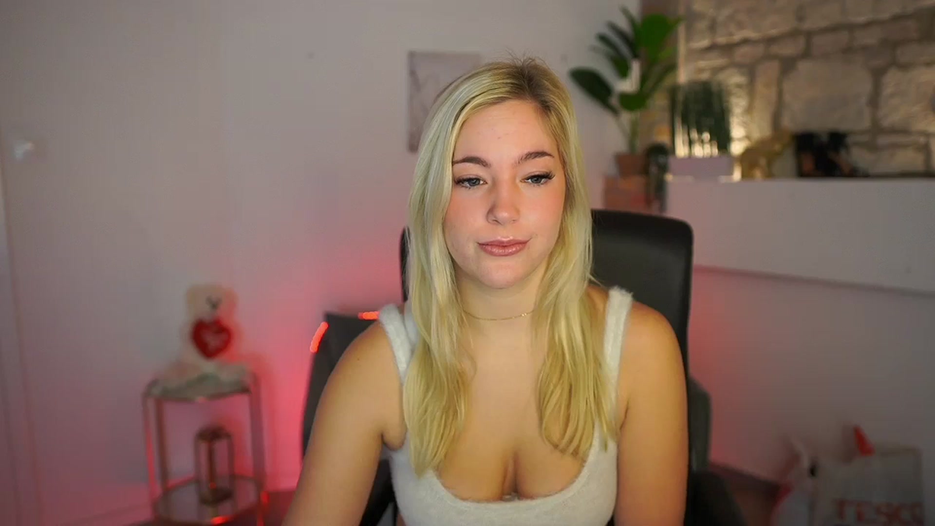 Gallery image thumbnail from Leokitty_'s myfreecams stream on, 12/29/2025, 11:27 image 8 of 20