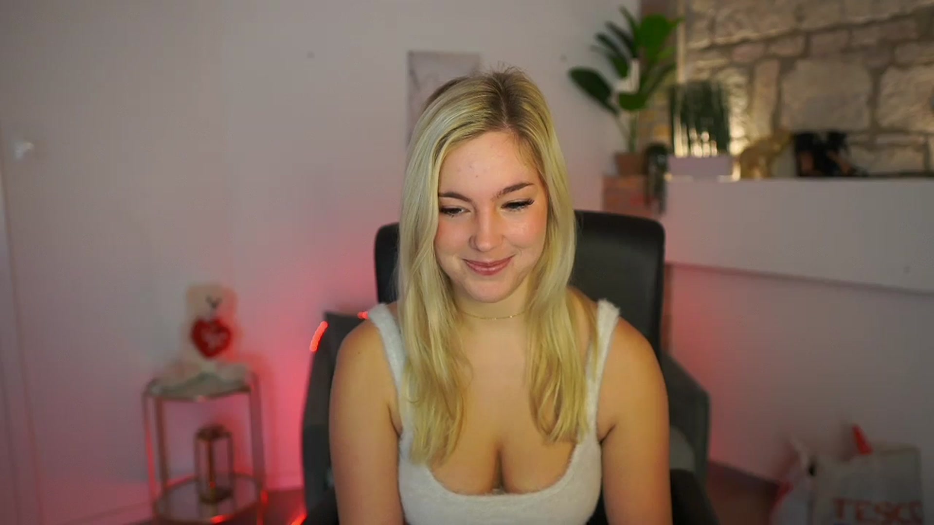 Gallery image thumbnail from Leokitty_'s myfreecams stream on, 12/29/2025, 13:50 image 7 of 20